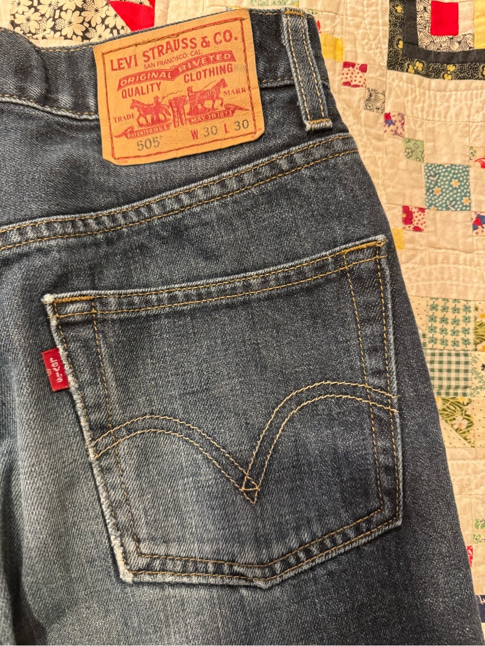 Levi's 505 Men's Medium Blue Relaxed Jeans